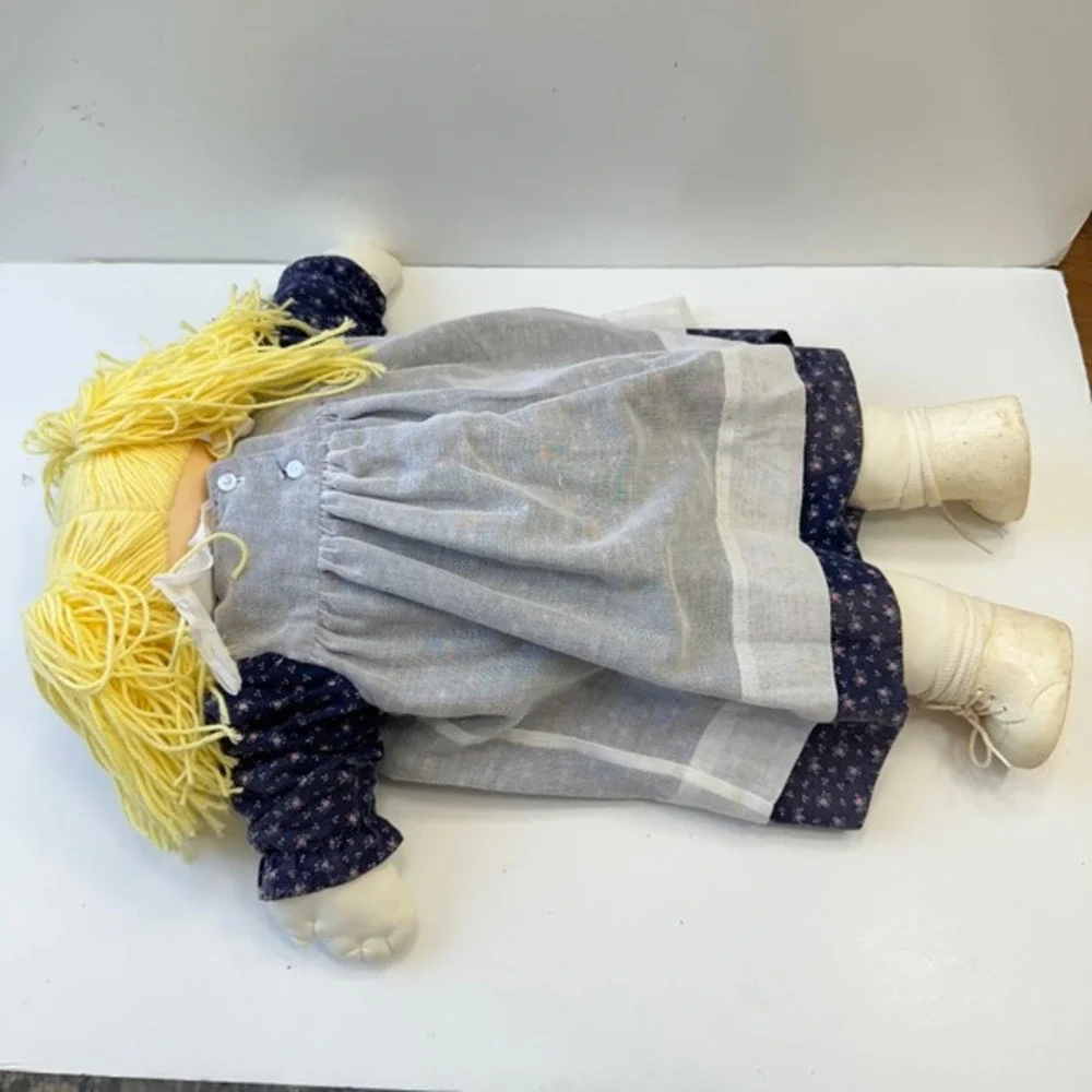 Vintage Cabbage Patch Kids Doll Girl Blue Eyes‎ Yarn Hair Dress Outfit